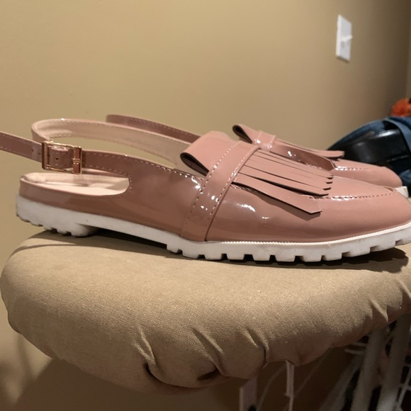 Size 8 strapped sandal - Picture 2 of 4